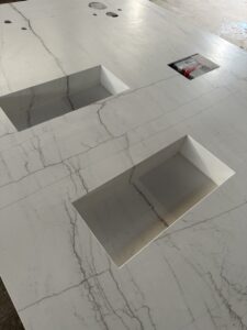 NICCHIA PARETE BAGNO COSTRUITA IN LABORATORIO NEOLITH MONT BLANC